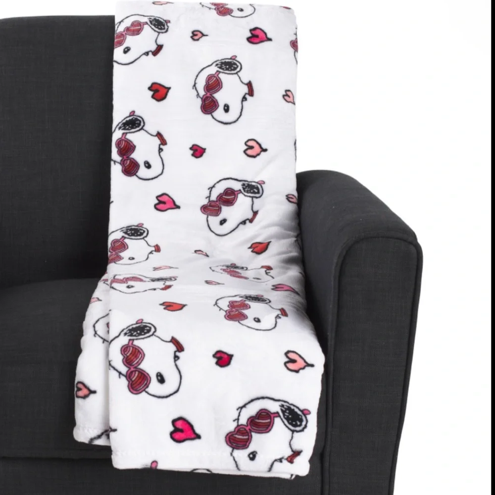 Peanuts Snoopy Wearing Heart Sunglasses Valentines Day Throw